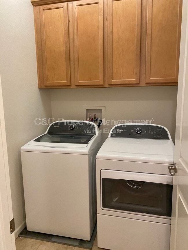 Building Photo - 1657 Prime Pl