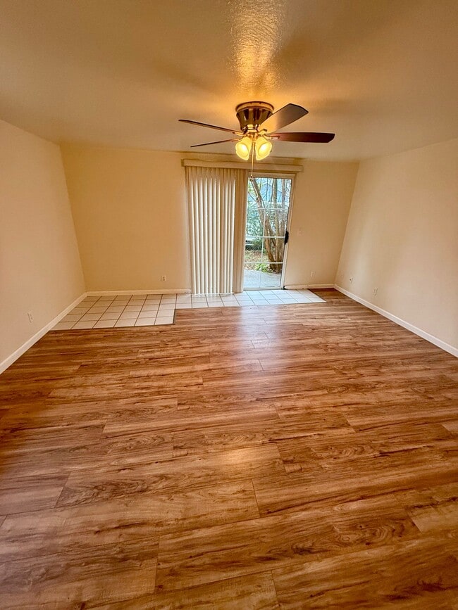 Building Photo - 10886 Pine Hill Dr