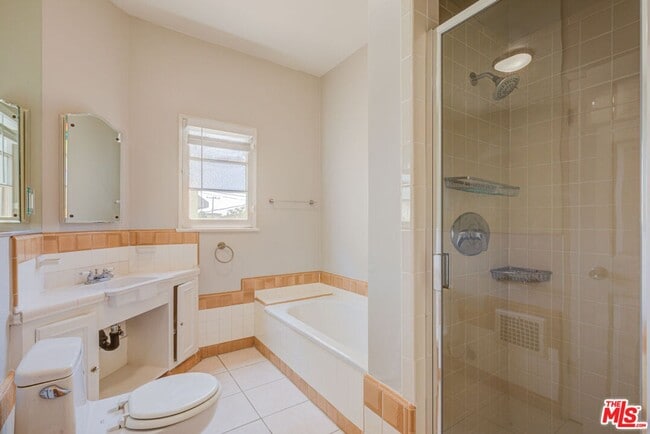 Building Photo - 253 S Elm Dr