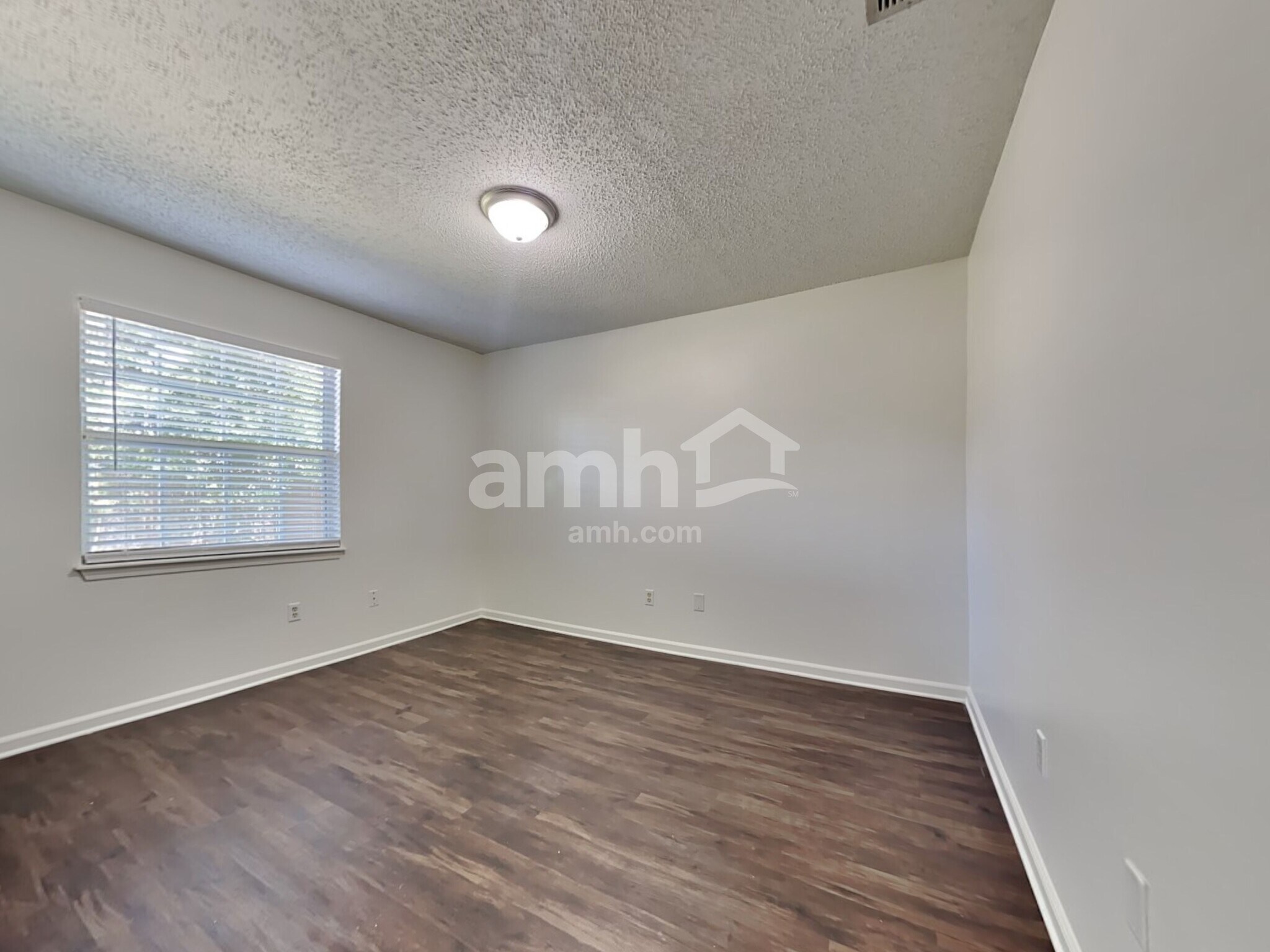 Building Photo - 8034 Macinnes Dr