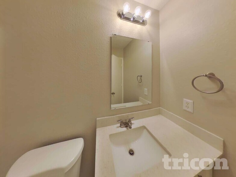 Building Photo - 12298 Wolf Run Rd