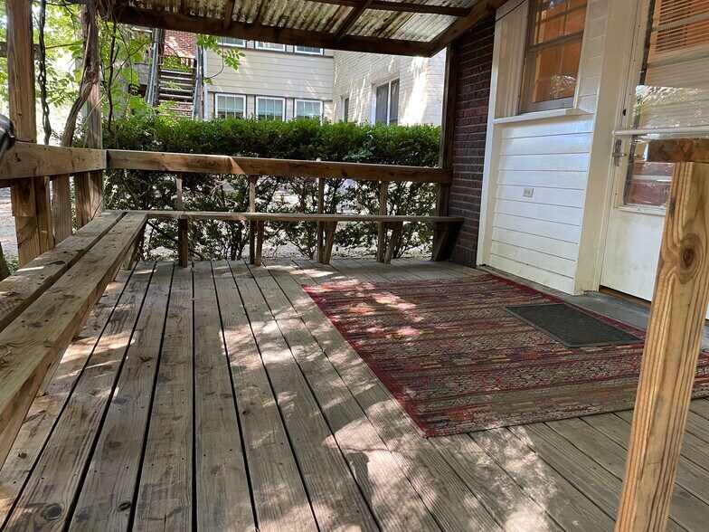 Good for Entertaining - 5946 Oram St