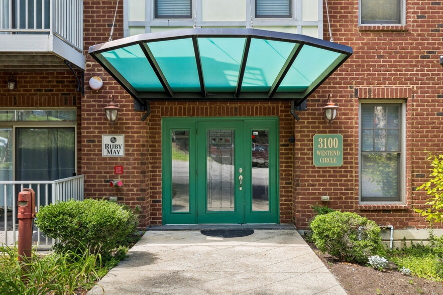 Building Photo - 3100 W End Cir
