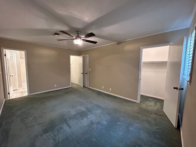 Building Photo - 1825 Edwardian Way