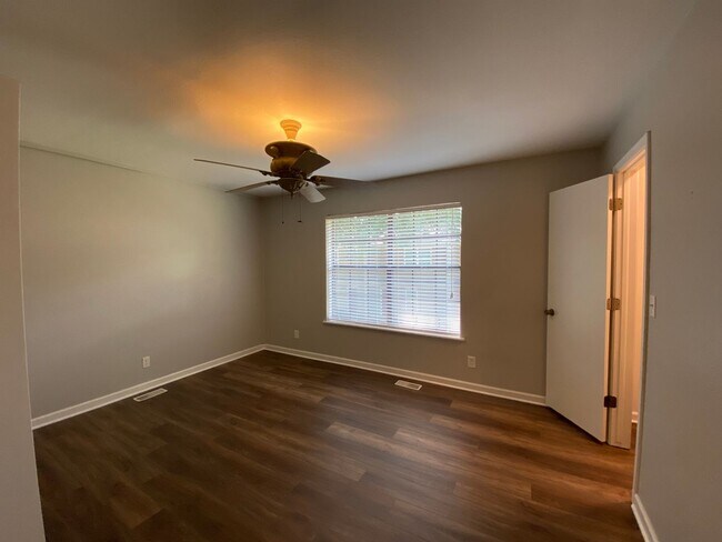 Building Photo - 2628 E Kantz Dr