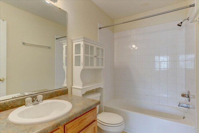 Building Photo - 930 Button Rock Dr