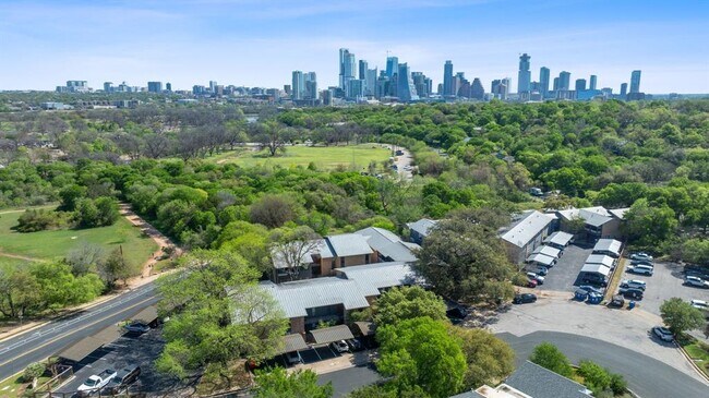 Building Photo - 1101 Hollow Creek Dr