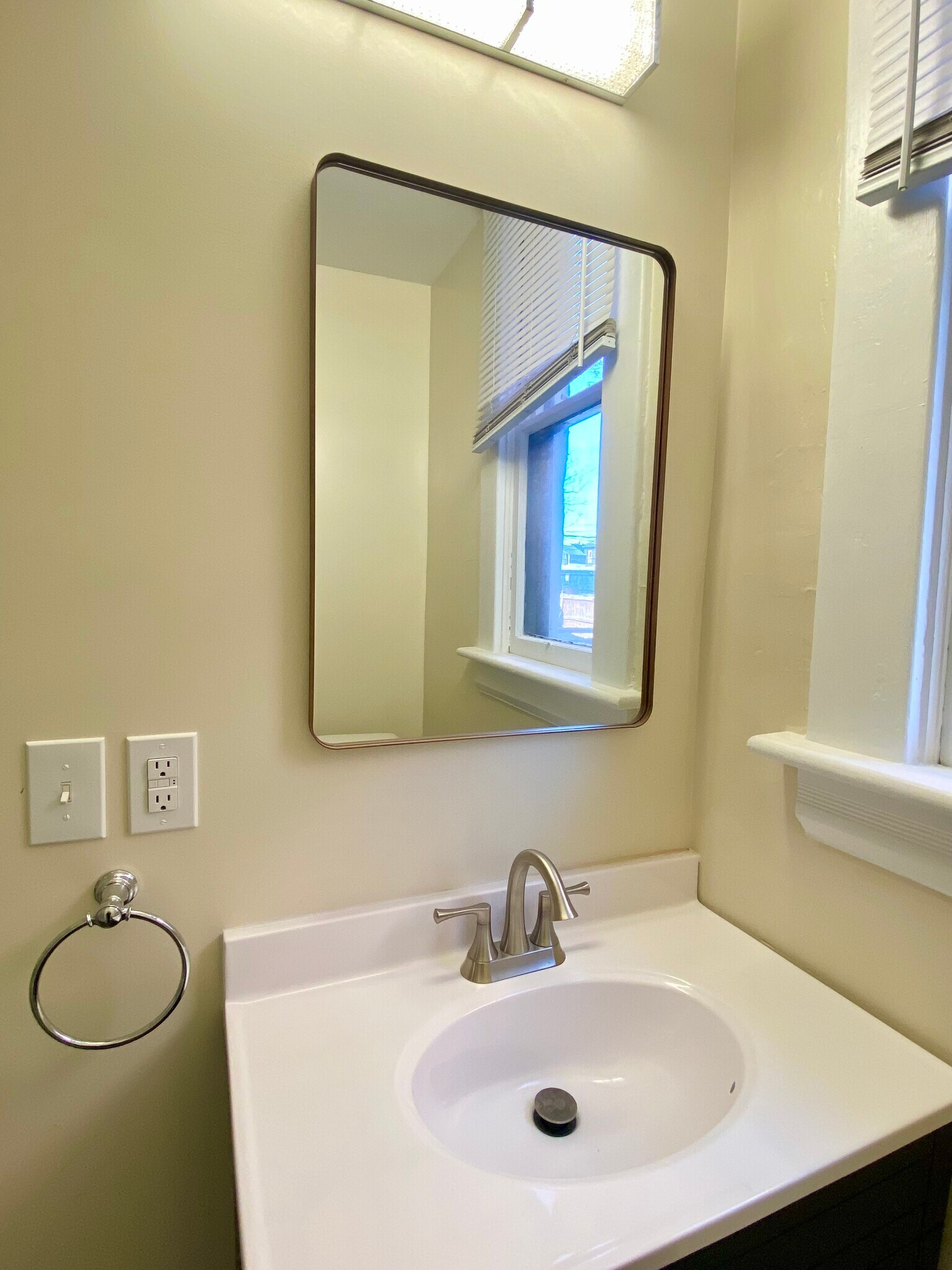 Building Photo - 1374 Neil Ave