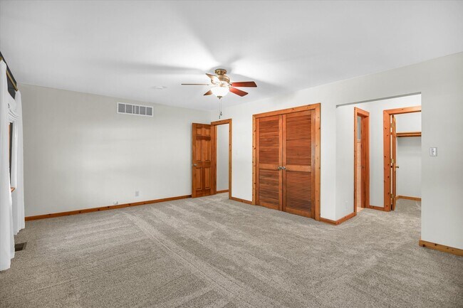 Building Photo - 1705 Lake Shore Dr