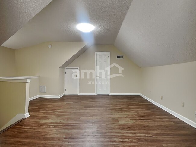 Building Photo - 6556 Brickmont Rd