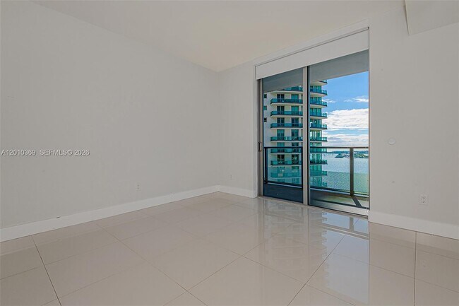 Building Photo - 1300 Brickell Bay Dr
