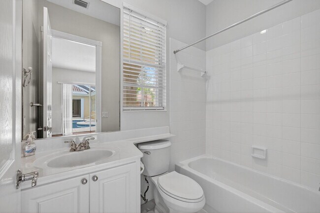 Building Photo - 121 Savona Dr