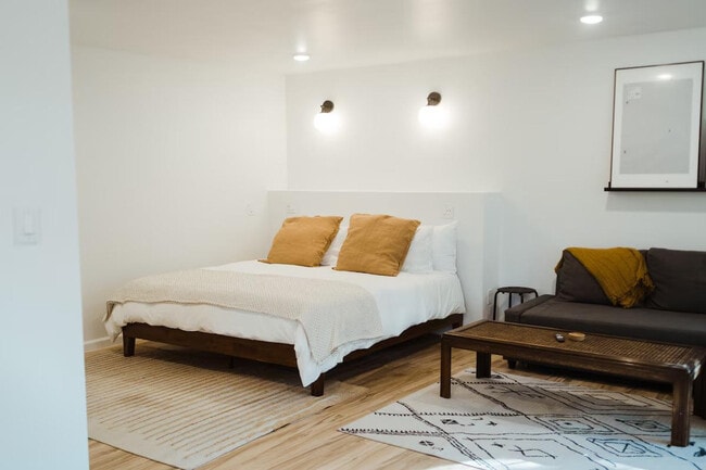 Building Photo - 1908 Morrow Ave