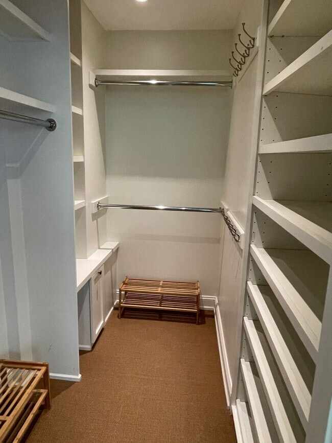 Building Photo - Georgetown Splendor with Garage Parking