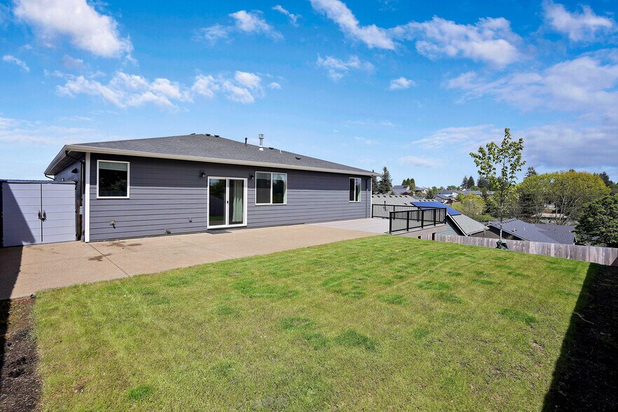 Building Photo - 1132 Thunderbird Ave S