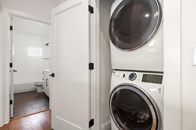 Building Photo - 4602 Mt Vernon Dr