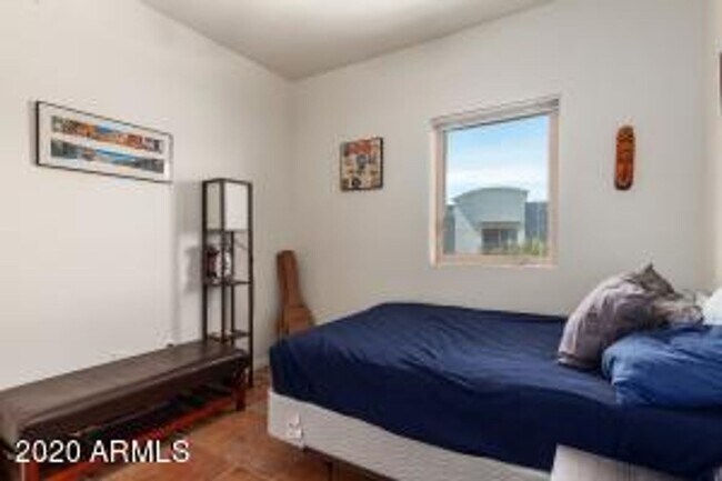 Building Photo - Apply Here www.realty480pm.appfolio.com/listings