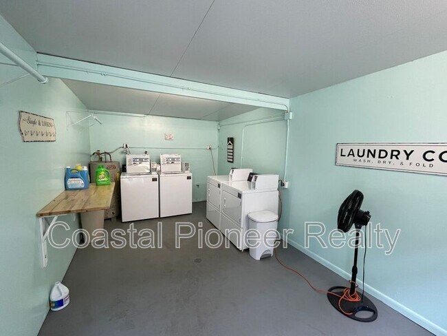 Building Photo - 4015 N Seminole Ave