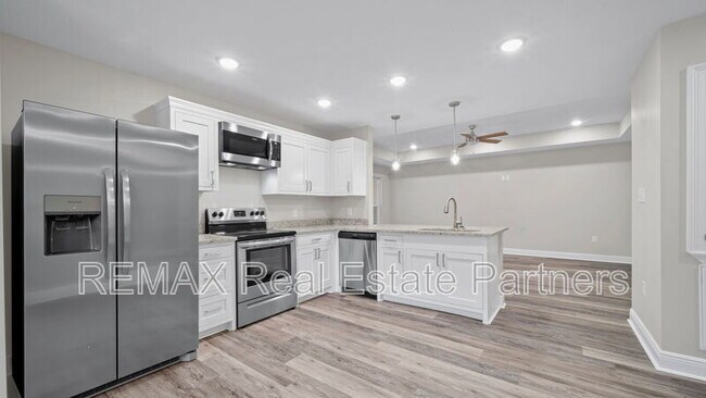 Building Photo - 8 Bellamy Ln