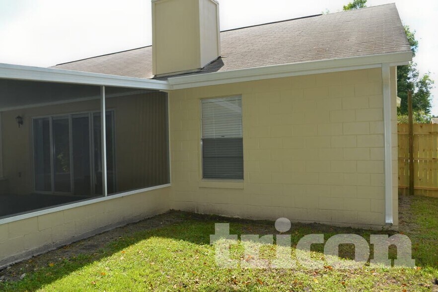 Building Photo - 2143 Opal Dr