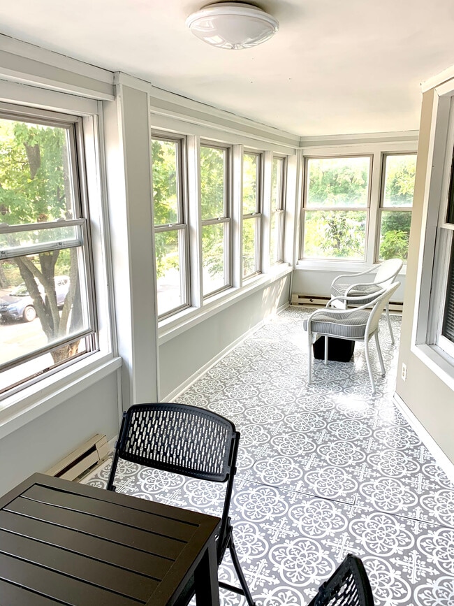 Building Photo - Griggs Duplex