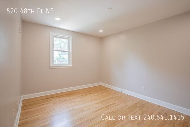 Building Photo - 520 48th Pl NE