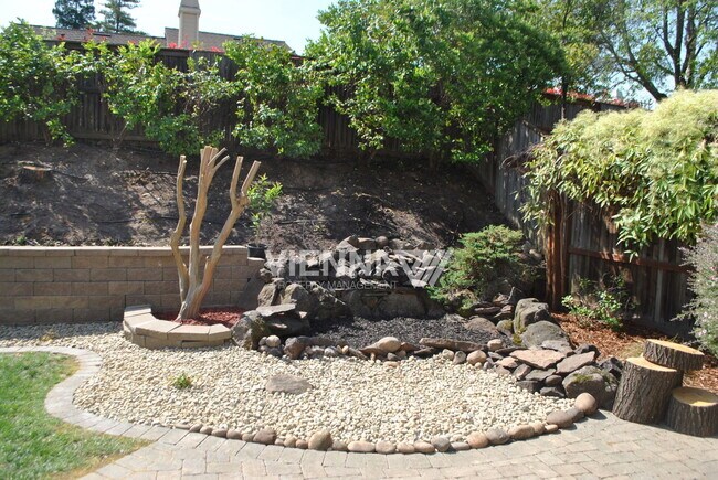 Building Photo - 5325 Thunder Ridge Cir