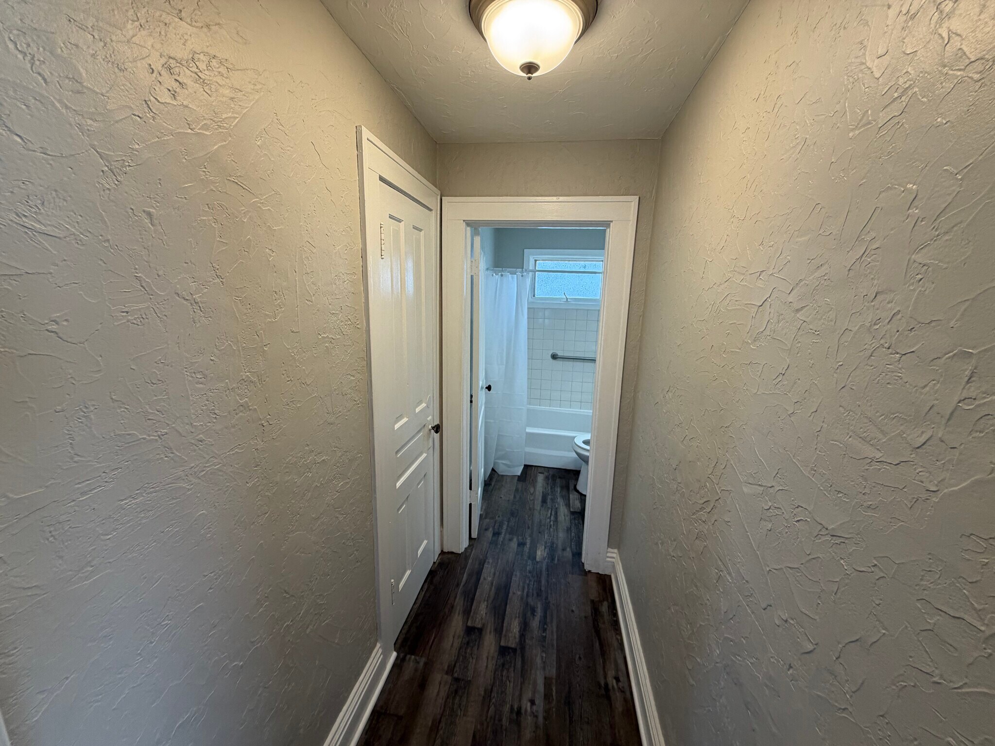 Building Photo - 405 Rock St