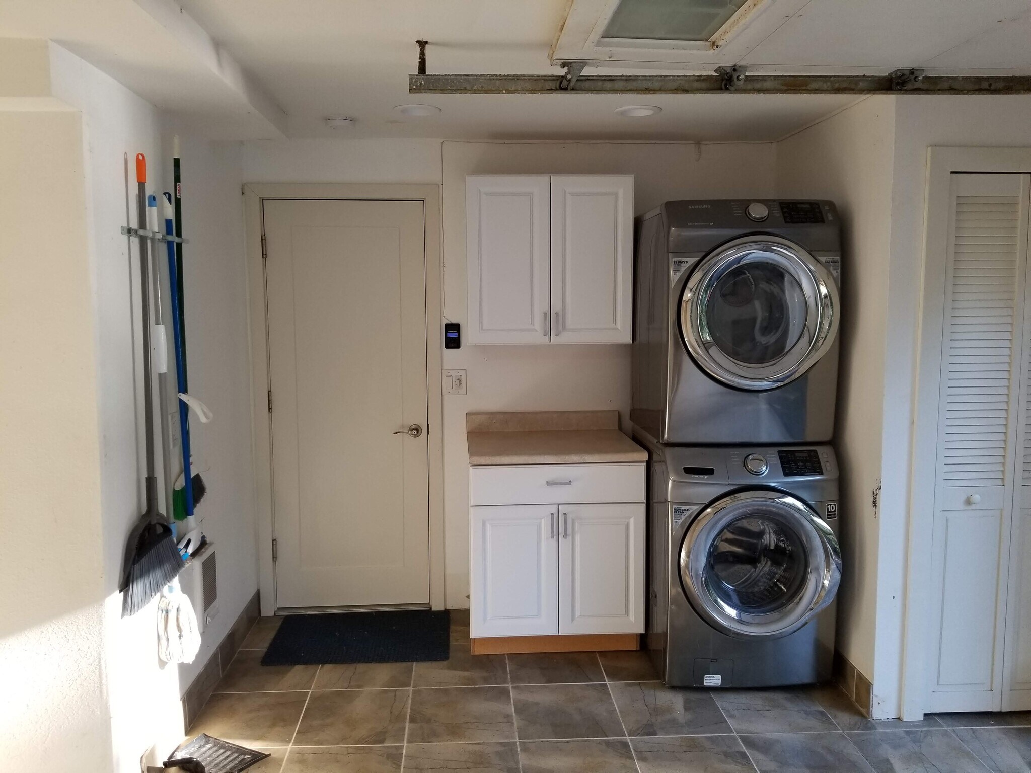 Laundry - 8609 Warren Dr NW