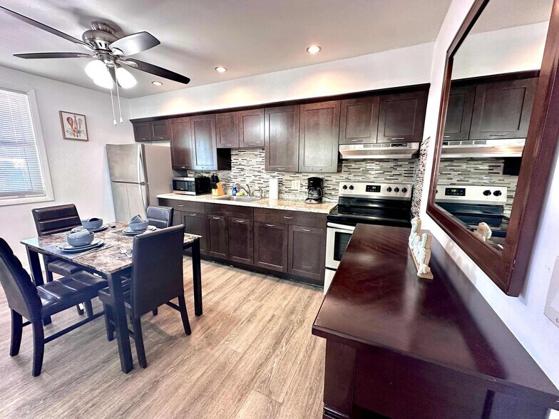 Building Photo - 324 Van Buren St