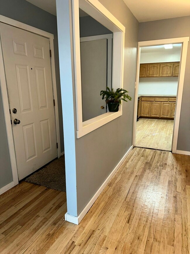 Building Photo - 99 S Lamar St