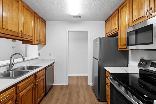 Building Photo - 3108 Briarwood Dr