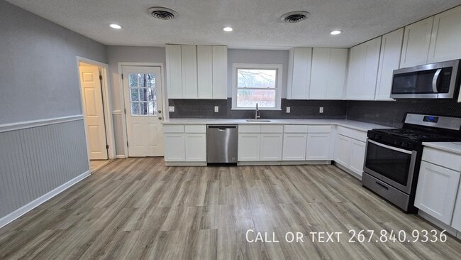 Building Photo - 929 Jacksonville Rd