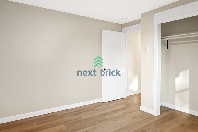 Building Photo - BEAUTIFUL FULLY RENOVATED 2 BED 1 BATH FOR RENT – PRIME WEST SEATTLE LOCATION