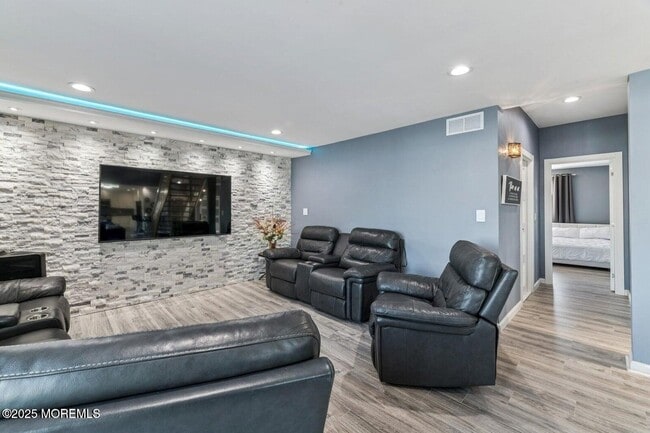 Building Photo - 385 Aldo Dr