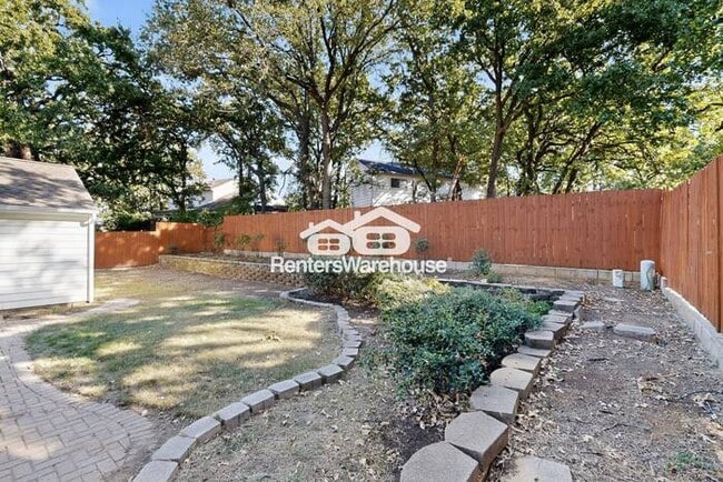 Building Photo - MOVE IN READY  Completely Refreshed Euless...
