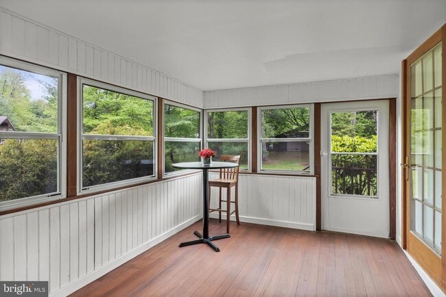 Building Photo - 405 Holly Glen Dr