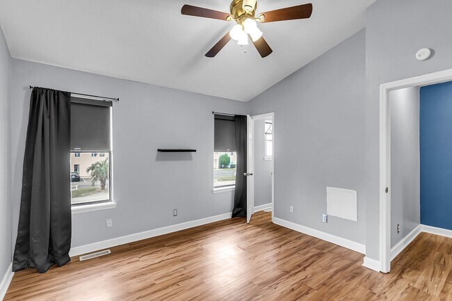 Building Photo - 206 Pine Shadow Dr