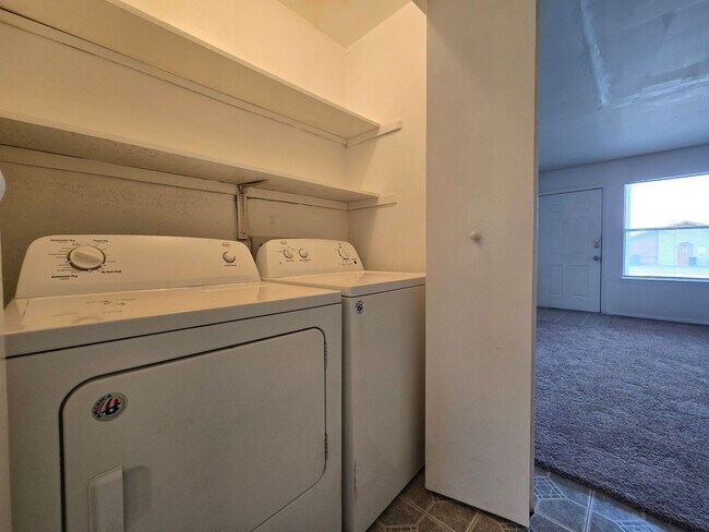 Building Photo - 1305 Quail Cir