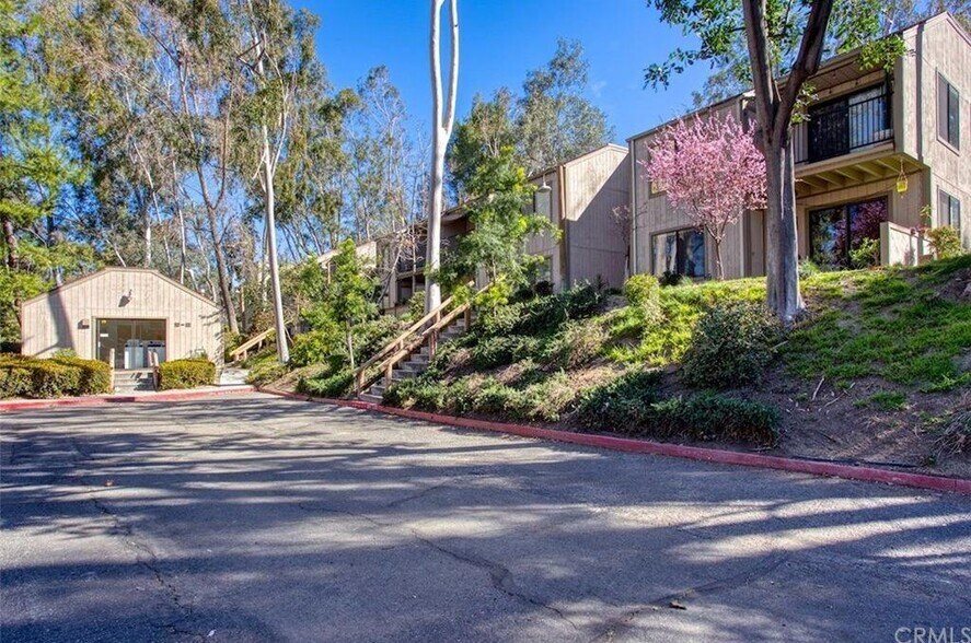 lower laundry garage - 600 Central Ave