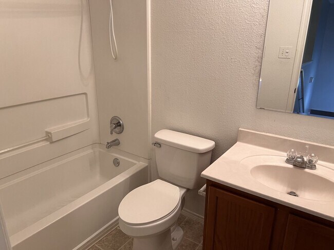 Building Photo - Beautiful two-story home in the desirable Silver Oaks community!