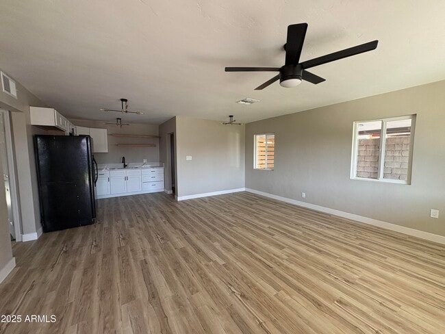 Building Photo - 2624 W San Miguel Ave