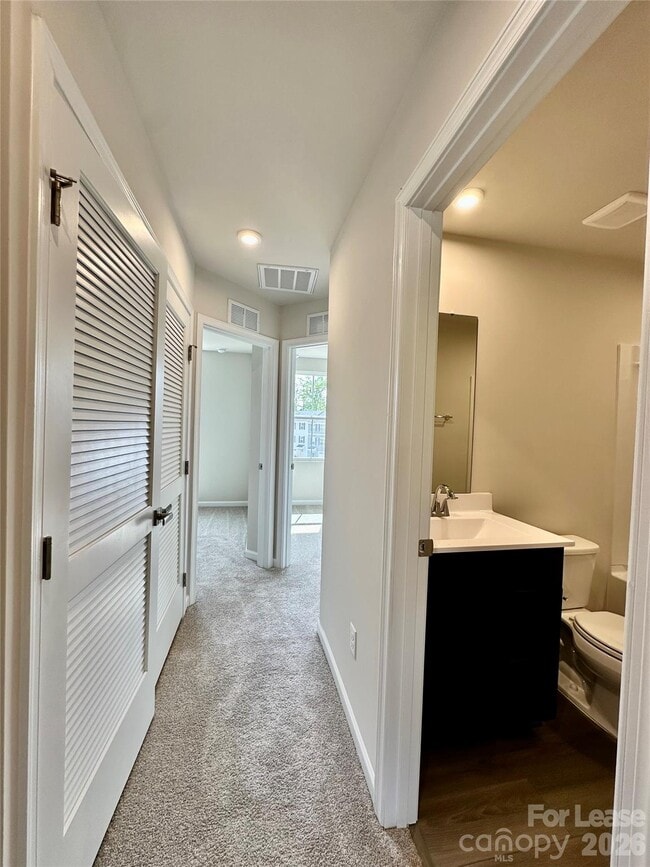 Building Photo - 8038 Sinnet Pl