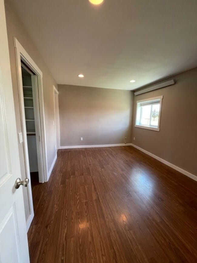 Building Photo - Beautiful Country Townhome!
