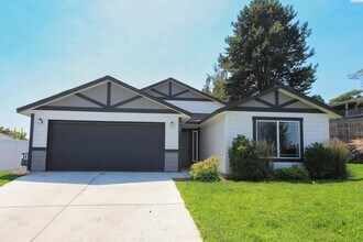 Building Photo - 3 Bed/2 Bath Southeast Kennewick Home