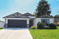 Building Photo - 3 Bed/2 Bath Southeast Kennewick Home