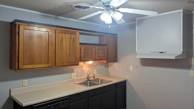 Building Photo - 1400 34th St