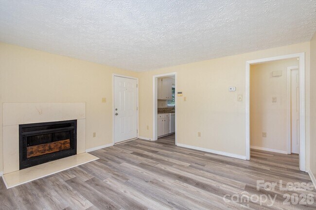 Building Photo - 3131 Vestal Pl