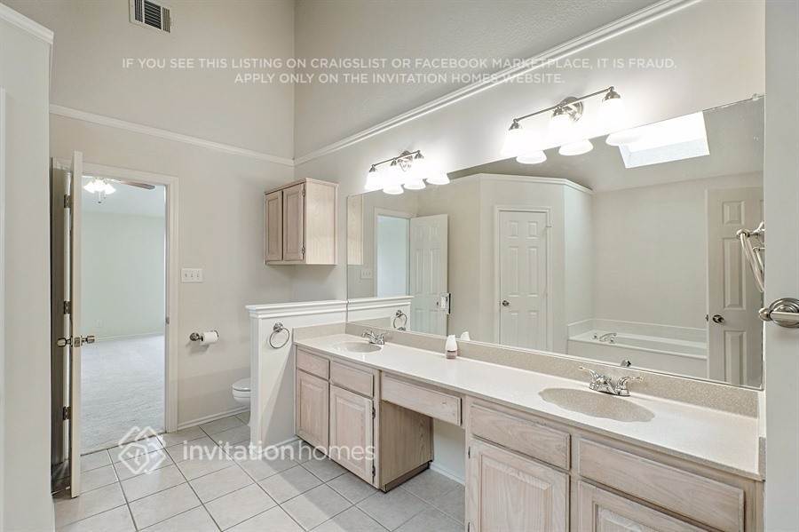 Building Photo - 2259 Meadowstone Dr