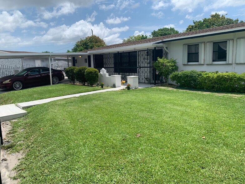 Front exterior - 17121 NW 44th Ave
